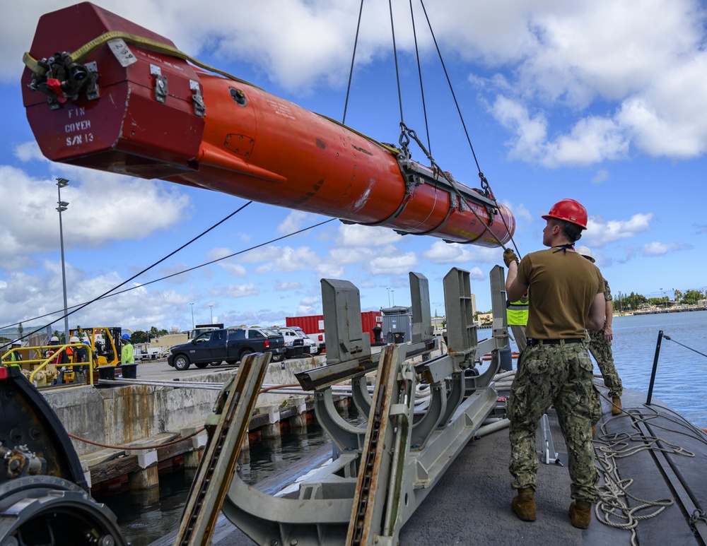 Periscope Depth: USS Chicago Conducts EHCTV Testing