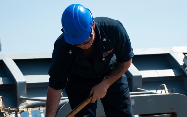 Vella Gulf Conducts Operations in the Arabian Sea