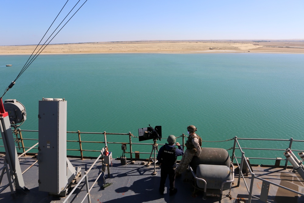 USS Oak Hill transits Suez Canal