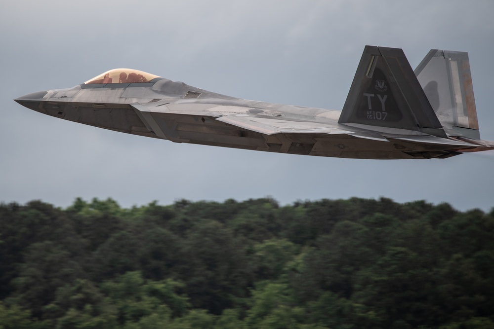 Practice Makes Perfect: F-22 Demo Team