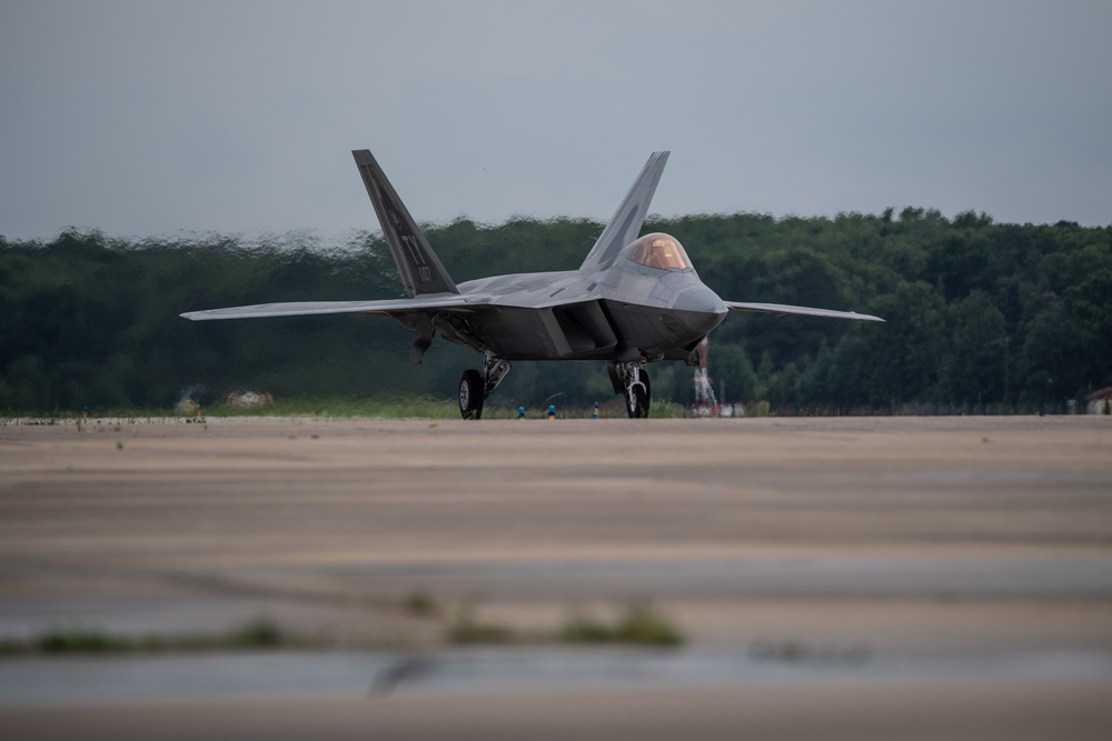 Practice Makes Perfect: F-22 Demo Team