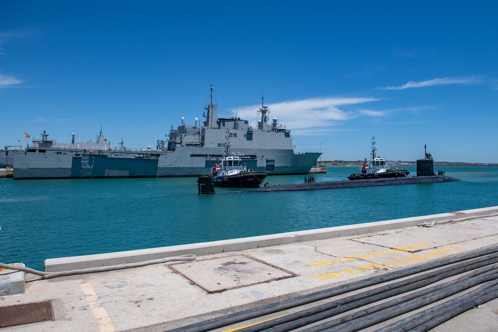 USS Indiana arrives in Rota, Spain