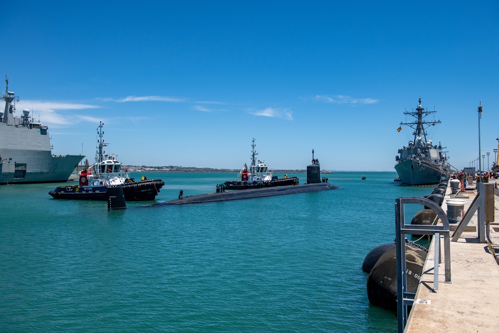 USS Indiana arrives in Rota, Spain