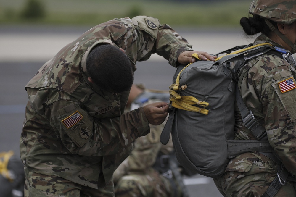 NC Guard Unit Conducts Airborne Operations