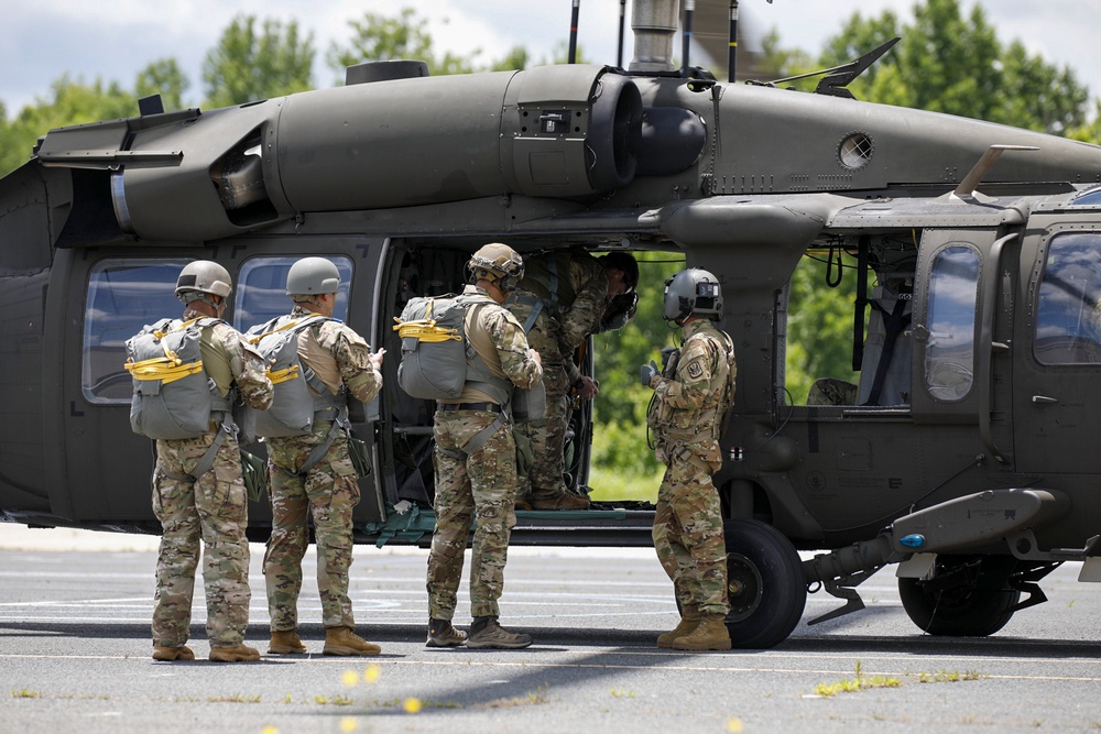 NC Guard Unit Conducts Airborne Operations