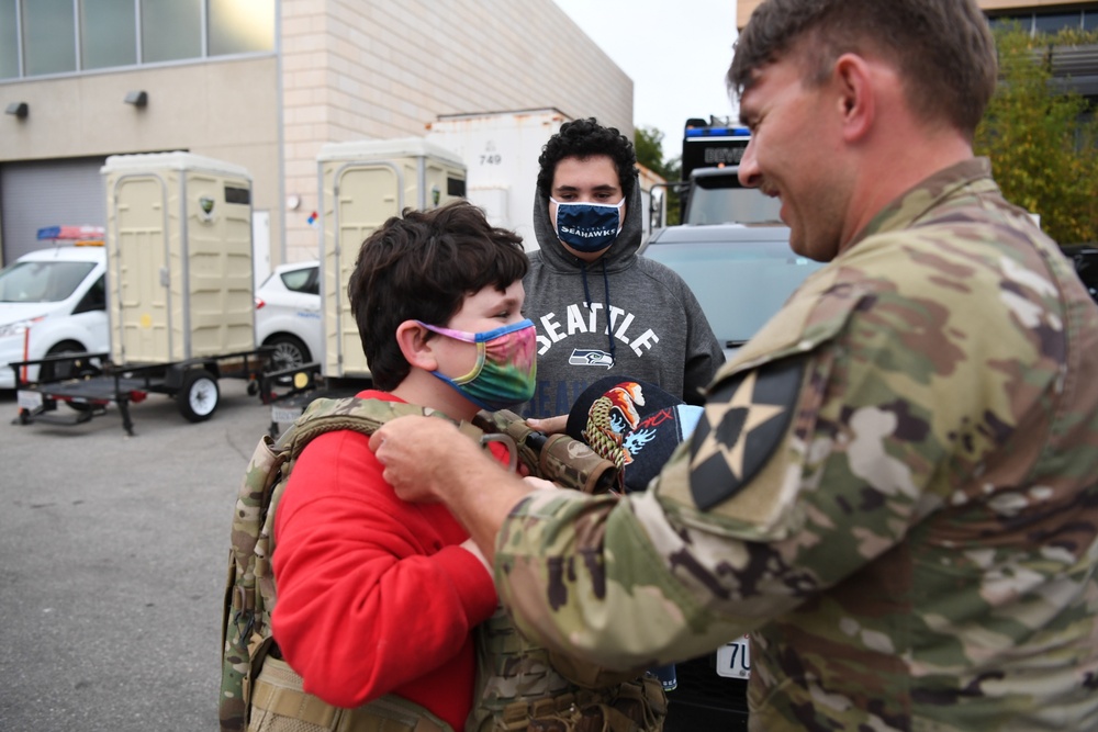 Cal Guard's 1-185th Soldiers interact with residents in Beverly Hills, California