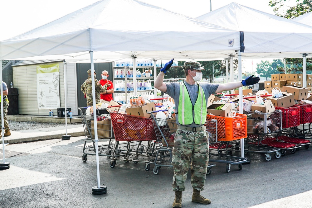 Ohio Guard members build bridges over language barriers at food bank