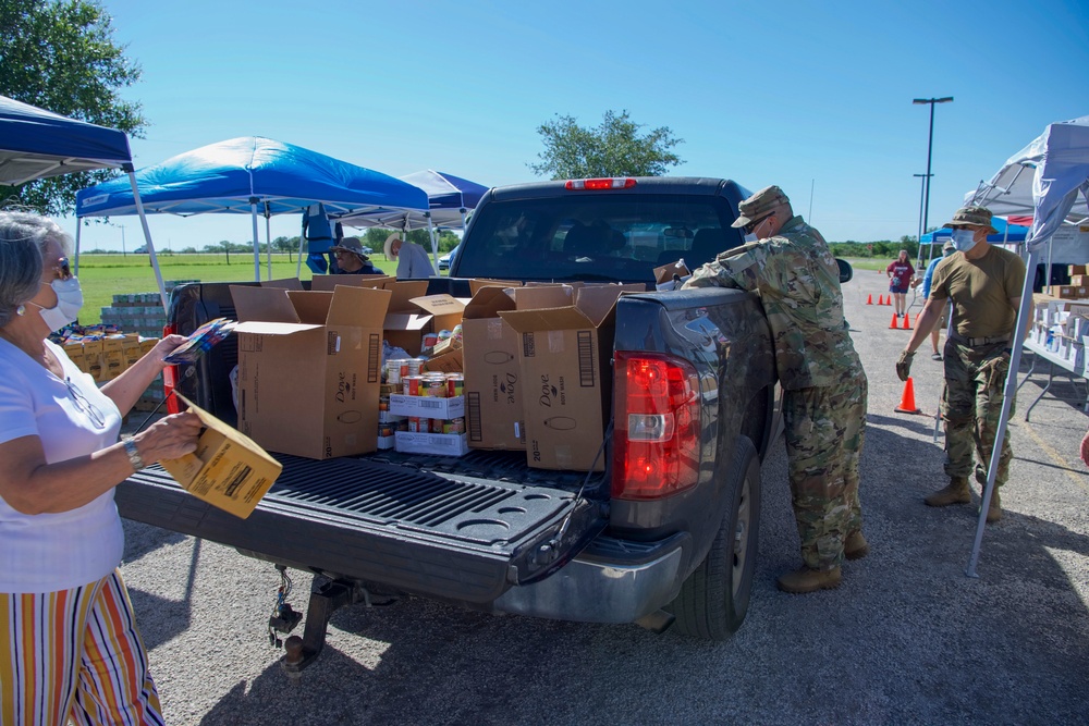 Air and Army National Guardsmen assist local Texas residents
