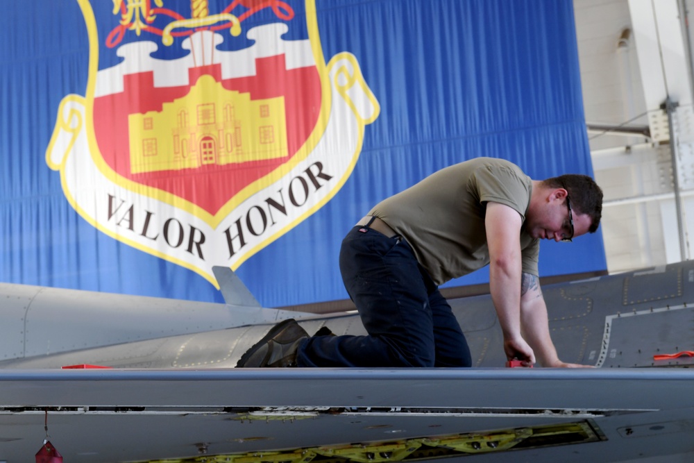 149th Fighter Wing perform night operations