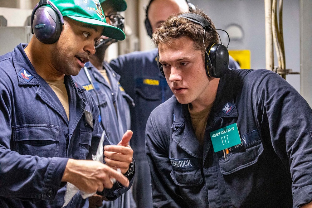 Sailors take part in Engineering drill