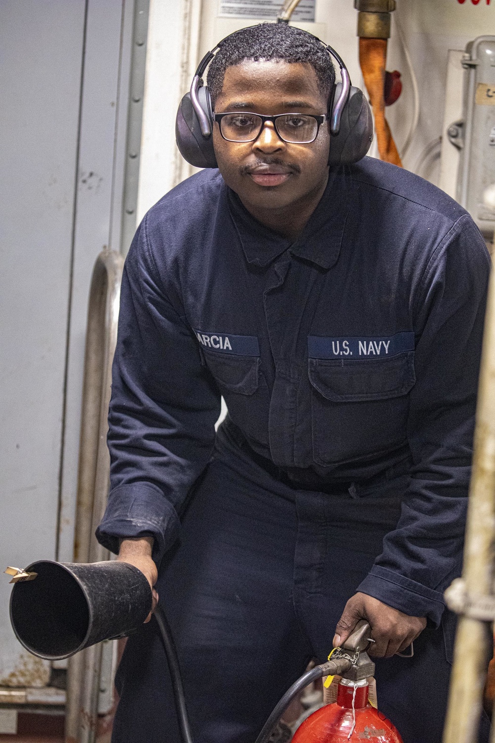 Sailors take part in Engineering drill