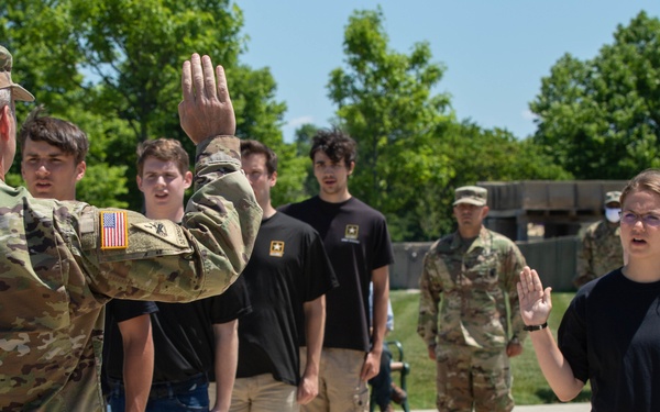 Future Soldiers take oath of enlistment in honor of 245th Army Birthday