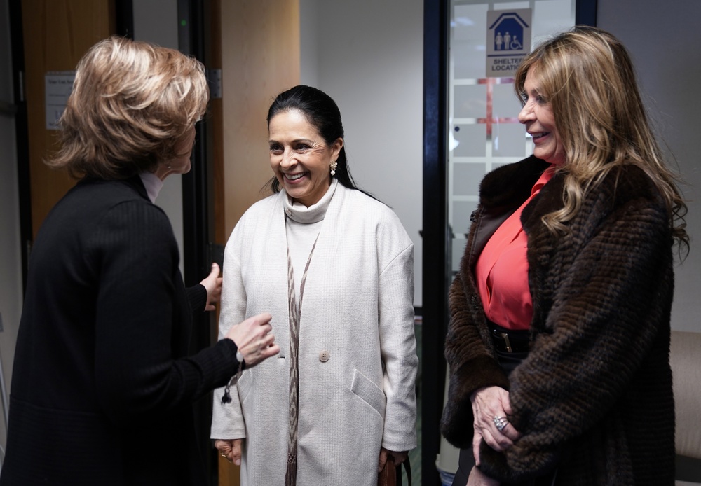 USAID Deputy Administrator Bonnie Glick meets with the First Lady of Ecuador Rocio Gonzalez de Moreno.