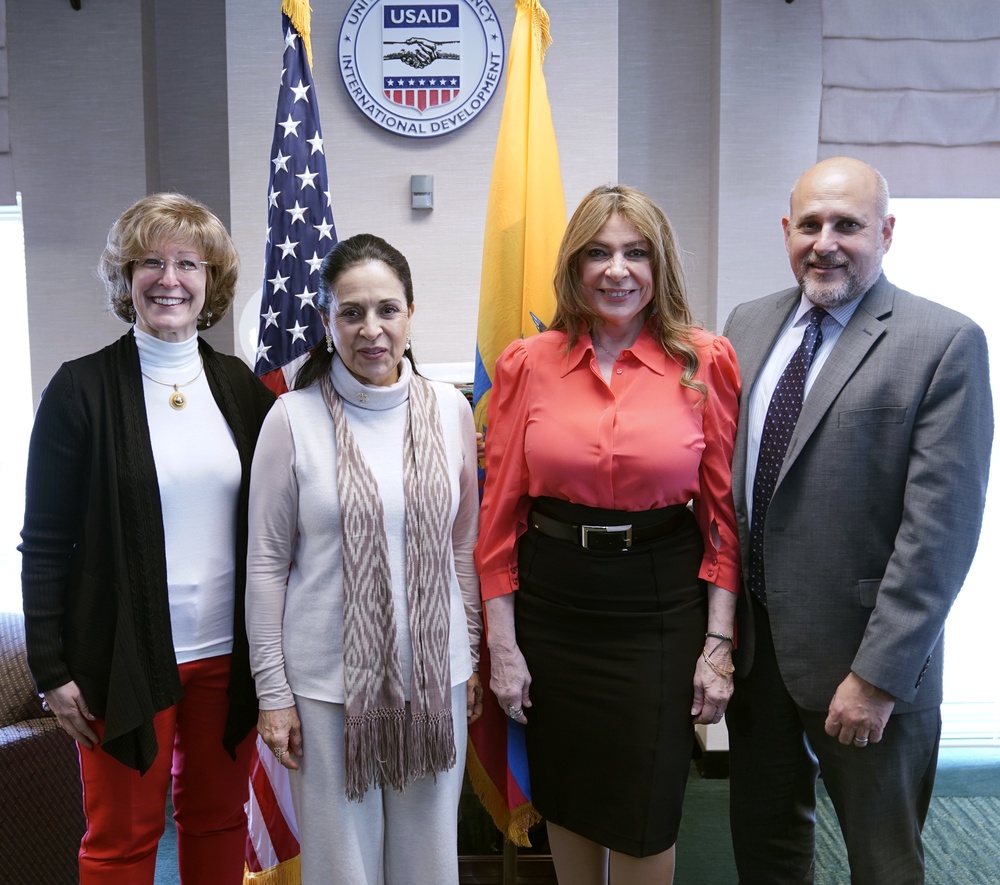 USAID Deputy Administrator Bonnie Glick meets with the First Lady of Ecuador Rocio Gonzalez de Moreno.