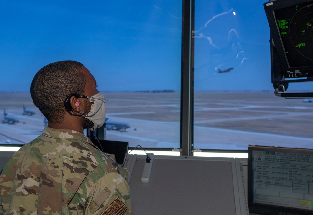 Airmen adapt to COVID-19 working conditions