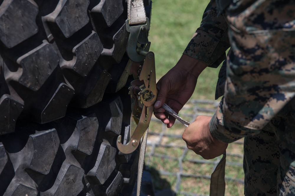 CLB-31 Marines conduct helicopter support team training