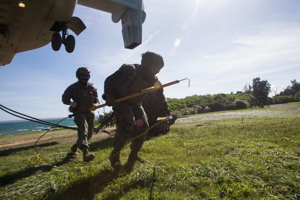 CLB-31 Marines conduct helicopter support team training