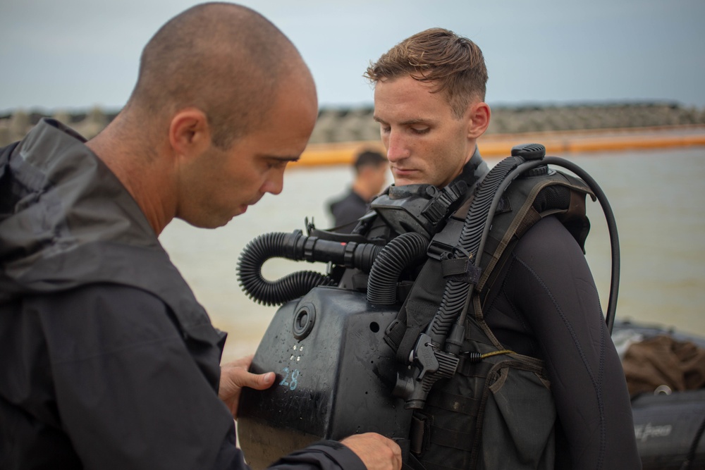 Suit Up: Marines with the Amphibious Reconnaissance Platoon prepare to conduct clandestine subsurface infiltration