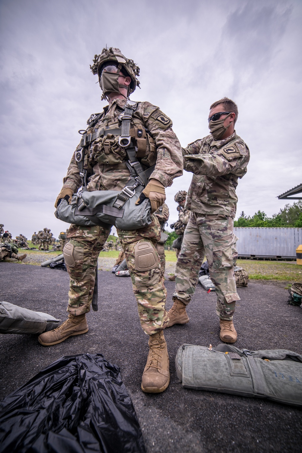 1-91 Cav, 173rd Paratroopers conduct airborne operations