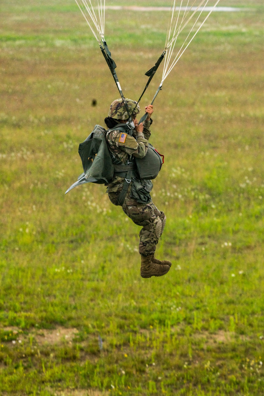 1-91 Cav, 173rd Paratroopers conduct airborne operations