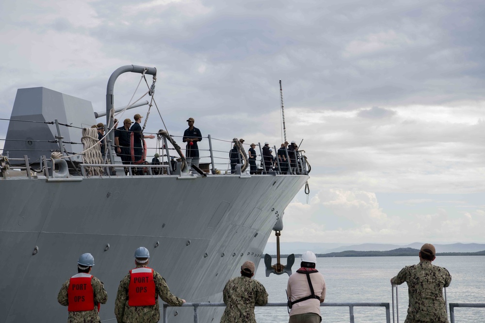 USS Nitze (DDG 94) arrives at Naval Station Guantanamo Bay