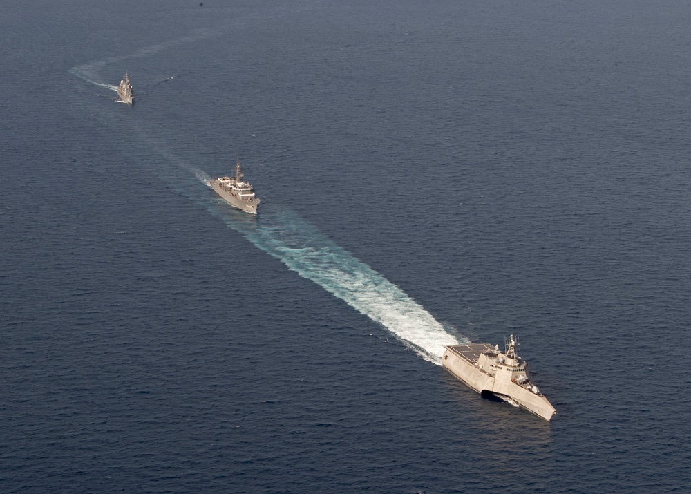 USS Gabrielle Giffords, JMSDF exercise together in South China Sea