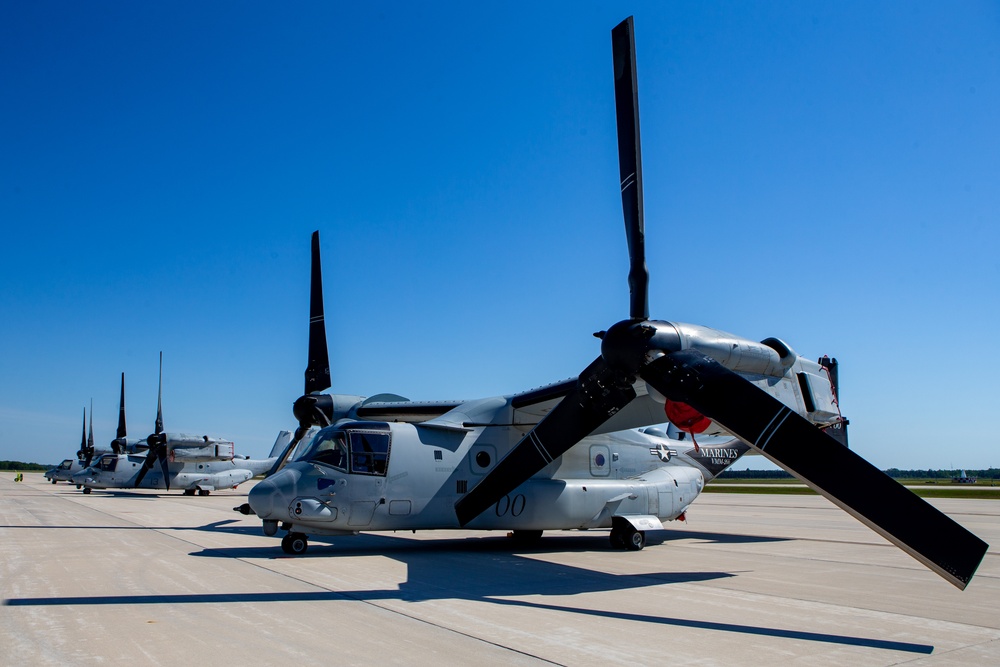 VMM-266 Maintains their MV-22B Ospreys