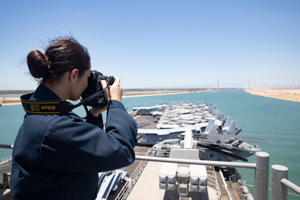 DVIDS - Images - USS Battan (LHD 5) Tranits Suez Canal [Image 3 Of 4]