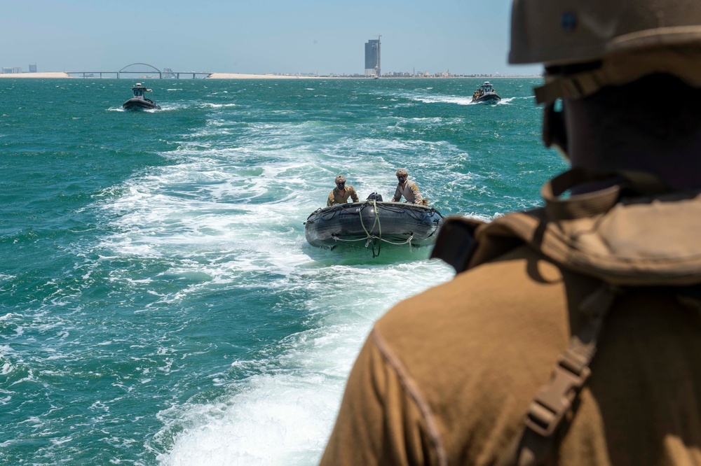 CTF 56 Mark VI Boats Practice Launch and Recovery with EOD Small Craft