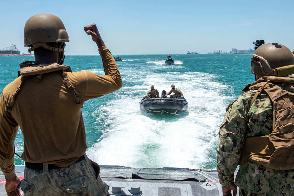 CTF 56 Mark VI Boats Practice Launch and Recovery with EOD Small Craft