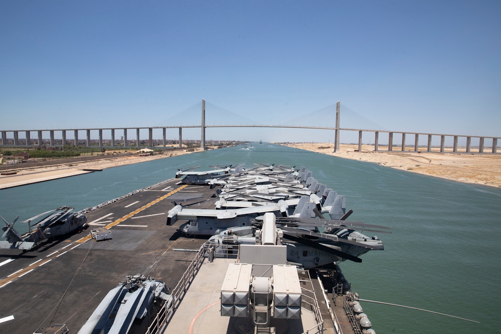 DVIDS - Images - USS Battan (LHD 5) Tranits Suez Canal [Image 1 Of 4]