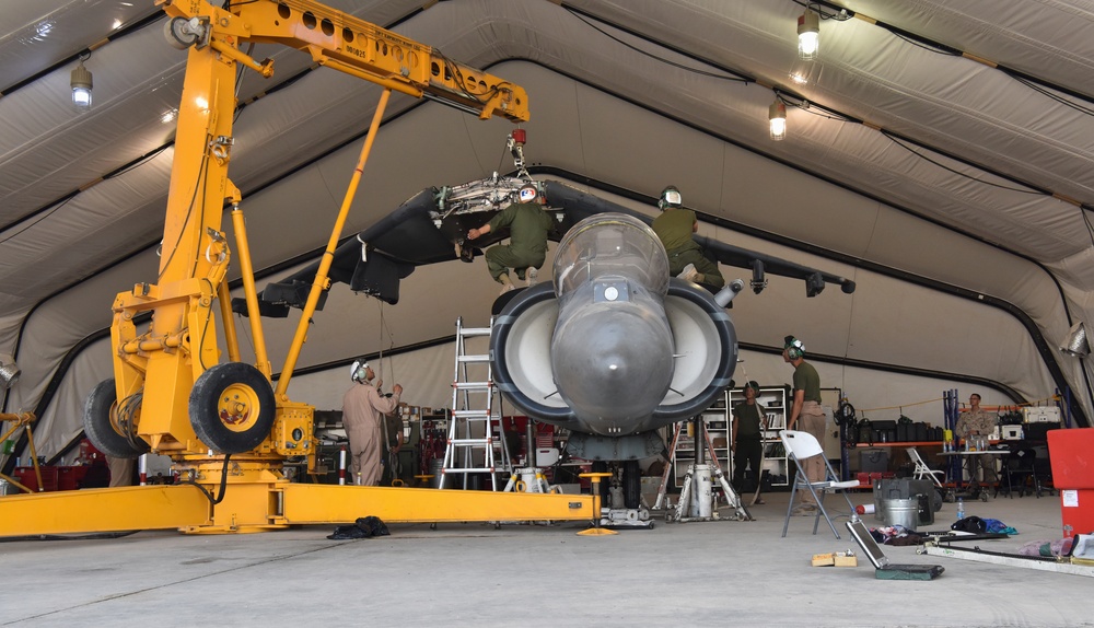 VMA-214 Swaps AV-8B Harrier Engine