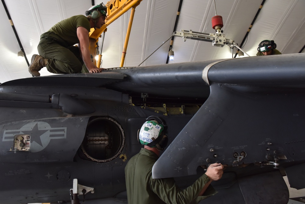 VMA-214 Swaps AV-8B Harrier Engine