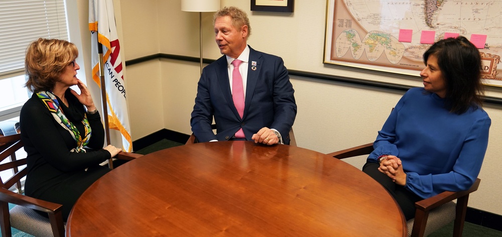 DA/AID Bonnie Glick meets with Dr. Seth Berkley of GAVI