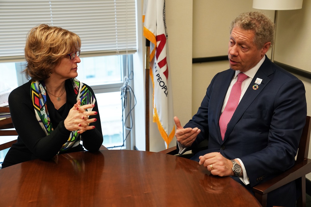 DA/AID Bonnie Glick meets with Dr. Seth Berkley of GAVI