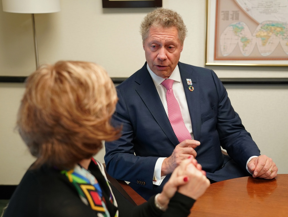 DA/AID Bonnie Glick meets with Dr. Seth Berkley of GAVI