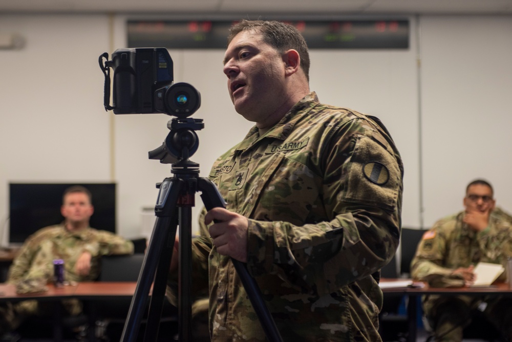 Soldiers train on thermal imaging systems