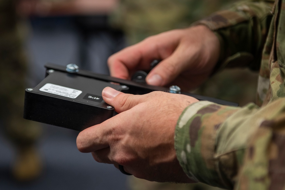 Soldiers train on thermal imaging systems