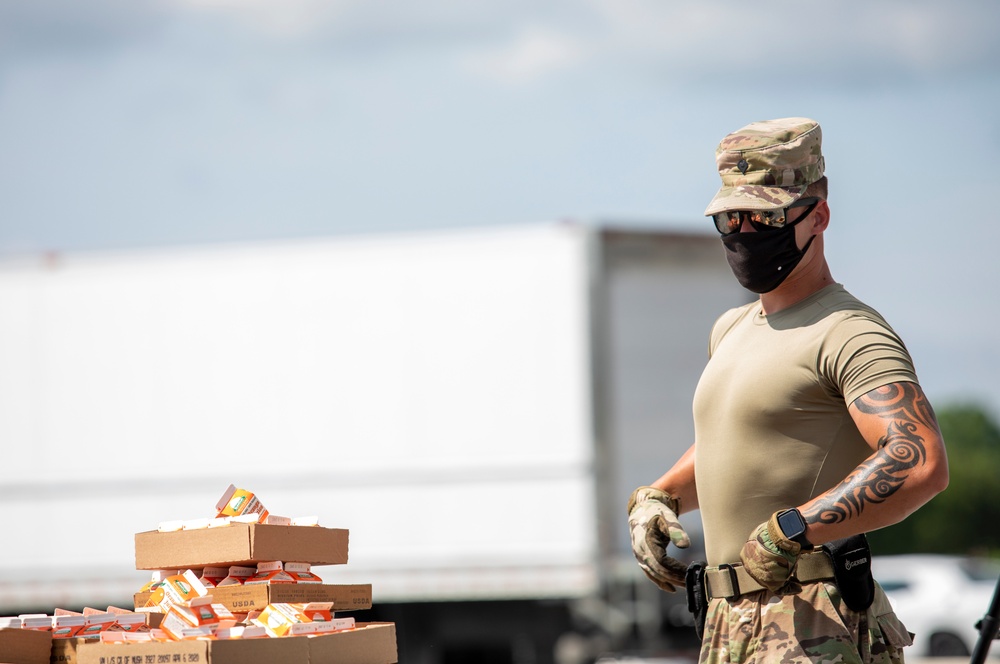 Delaware Nat’l Guard aids food bank amid COVID-19