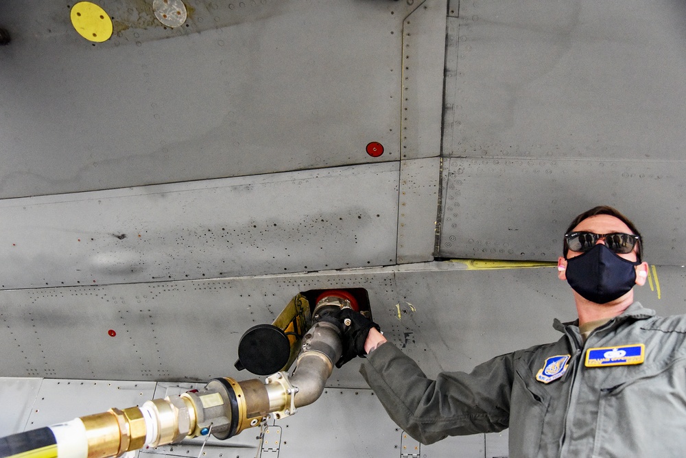 Yokota, Misawa work together, refuel F-16 from C-130J