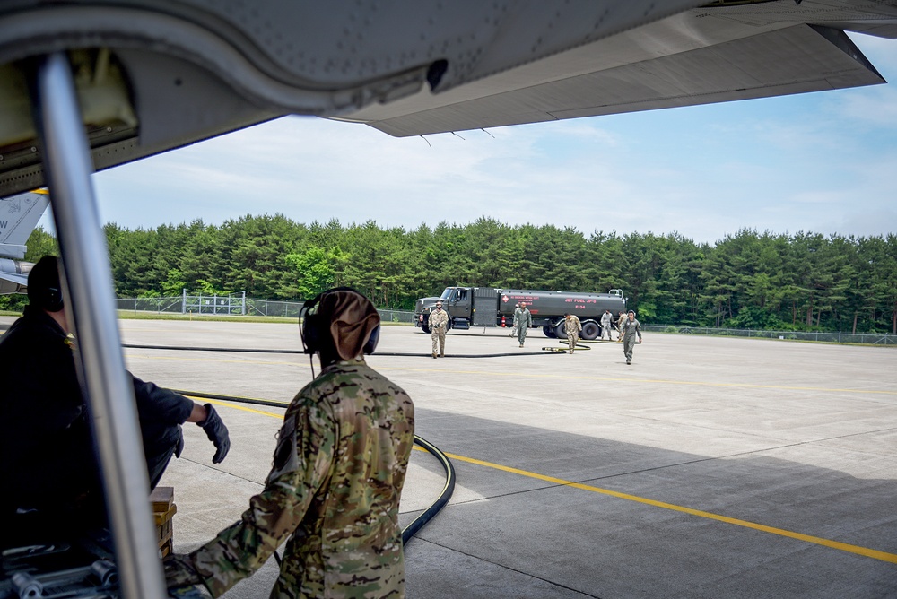 Yokota, Misawa work together, refuel F-16 from C-130J