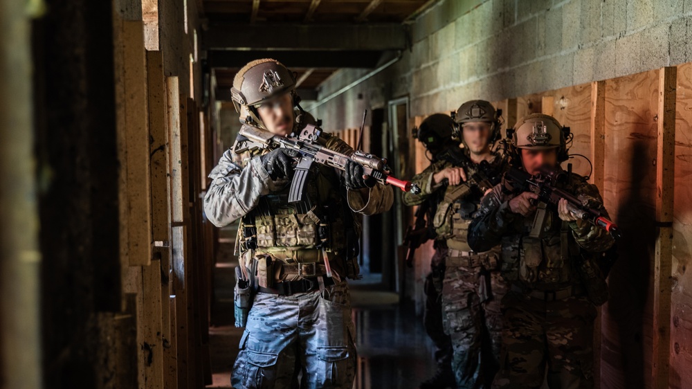 Green Berets Conduct CIED Training