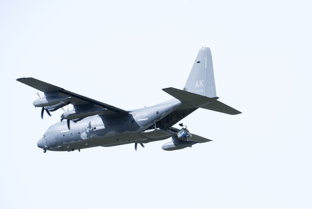 TACP Airmen fly through airborne training