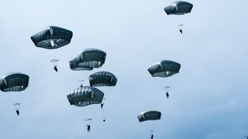 TACP Airmen fly through airborne training