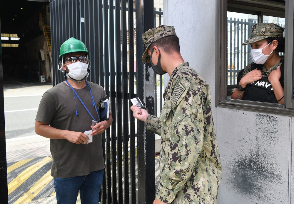USS Blue Ridge Watchstanders Perform Routine COVID-19 Screenings and ID Checks