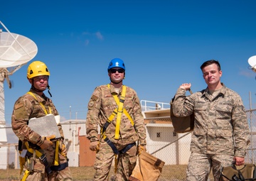 Learmonth Solar Observatory: 2WS, Det. 1 Airmen Look Up from Down Under