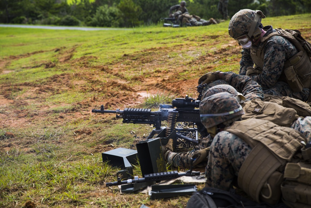 III MEF Marines work on combat profeciency with the M240B medium machine gun