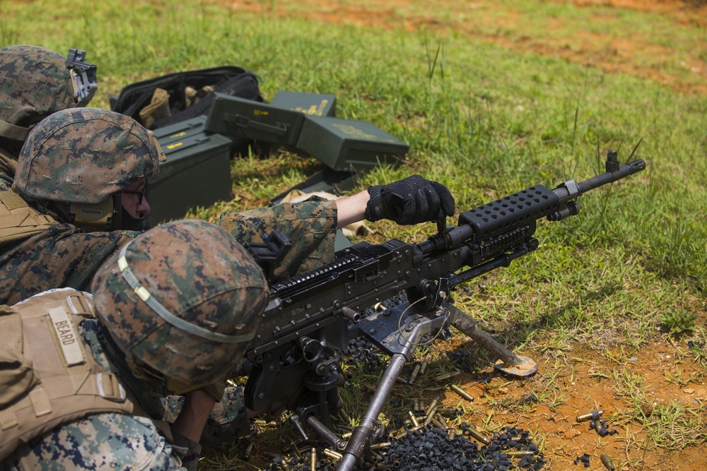 III MEF Marines work on combat proficiency with the M240B medium machine gun