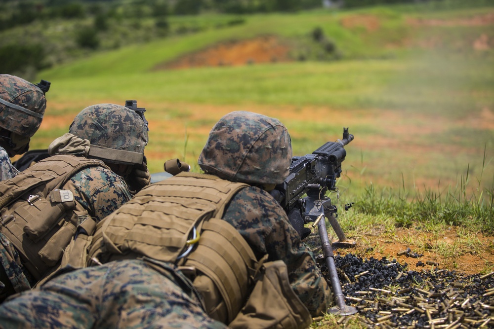 III MEF Marines work on combat proficiency with the M240B medium machine gun