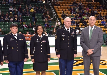 Army Reserve officer awarded for volunteer work